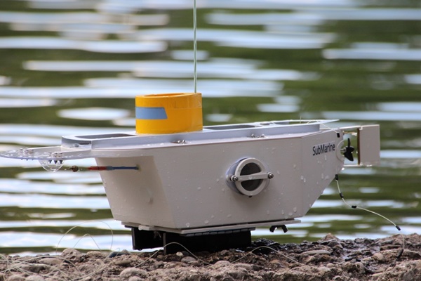 Die SubMarine - ein fernsteuerbares U-Boot hier außerhalb des Wassers